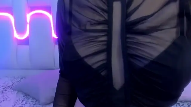 mask red girl online show from 02-03-26, 12:54