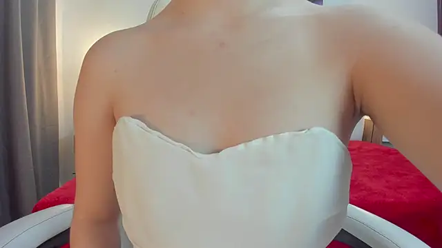 mask red girl online show from 05-12-26, 01:52