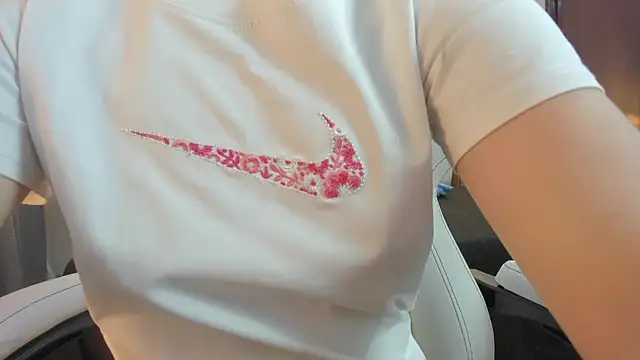 mask red girl online show from 06-19-26, 01:15