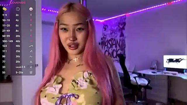 Snapshot of EIeniVanwart chatting on 02-26-26, 05:34 EIeniVanwart online show from 02-26-26, 05:34