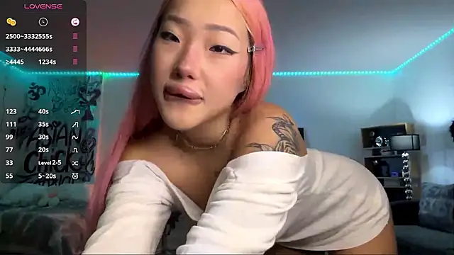 Snapshot of EIeniVanwart chatting on 03-05-26, 06:15 EIeniVanwart online show from 03-05-26, 06:15