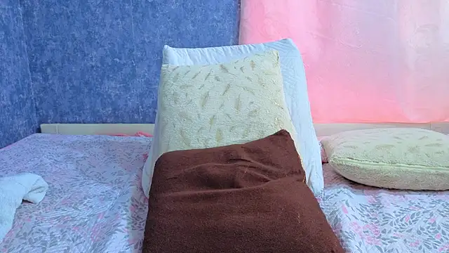 Malia fox online show from 04-30-26, 08:57