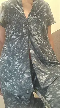 SameeraReddy19 online show from 03-10-26, 01:27