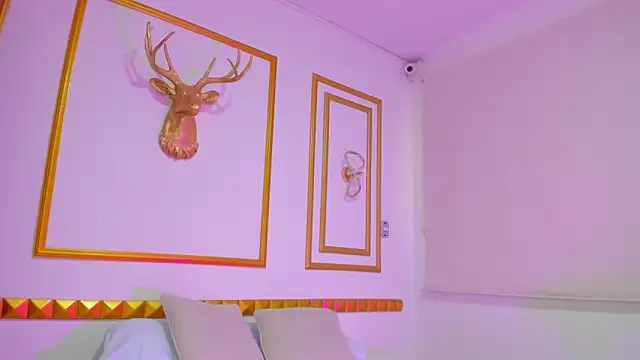 zully28  online show from 12-21-25, 12:23