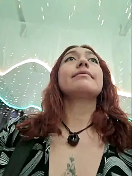 Snapshot of Eveeelyn25 chatting on 12-21-25, 10:50 Eveeelyn25 online show from 12-21-25, 10:50