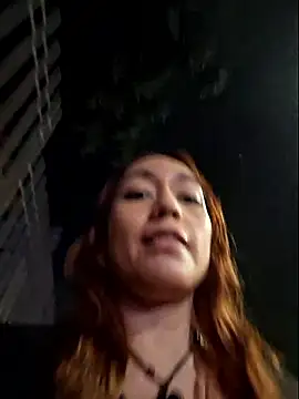 Snapshot of Eveeelyn25 chatting on 01-10-26, 01:07 Eveeelyn25 online show from 01-10-26, 01:07