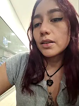 Snapshot of Eveeelyn25 chatting on 02-13-26, 12:17 Eveeelyn25 online show from 02-13-26, 12:17