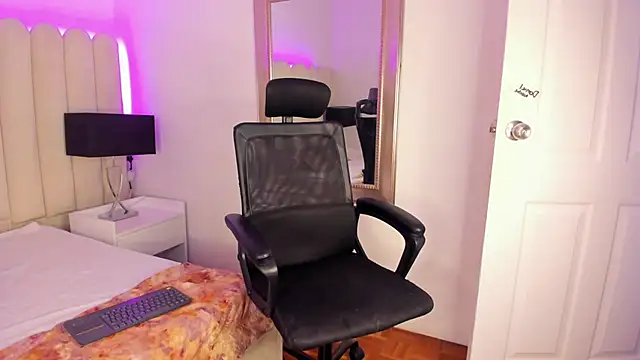 CleoColliva  online show from 01-06-26, 05:33