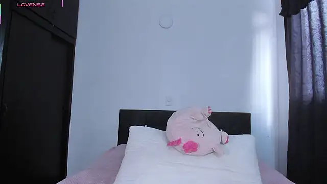 Snapshot of juanaaa_240 chatting on 02-18-26, 09:33 juanaaa 240 online show from 02-18-26, 09:33