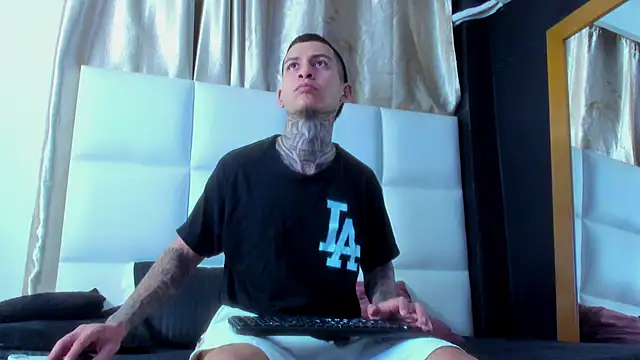 Andrew sanders68 online show from 02-04-26, 07:20