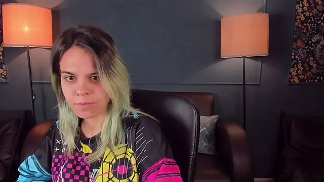 LiraBelle online show from 11-22-25, 04:44