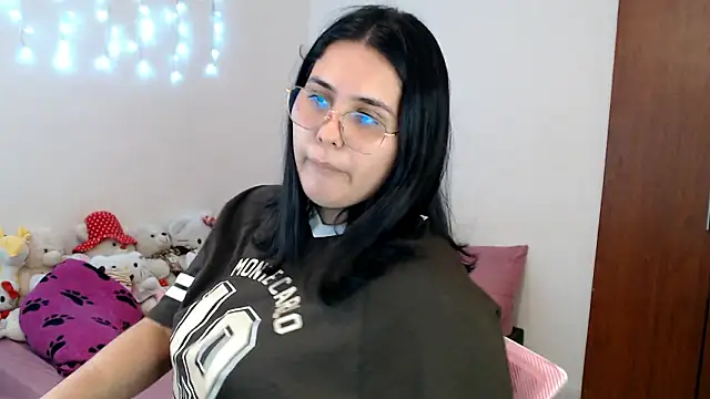 Snapshot of suckdreams19 chatting on 02-05-26, 06:56 suckdreams19 online show from 02-05-26, 06:56