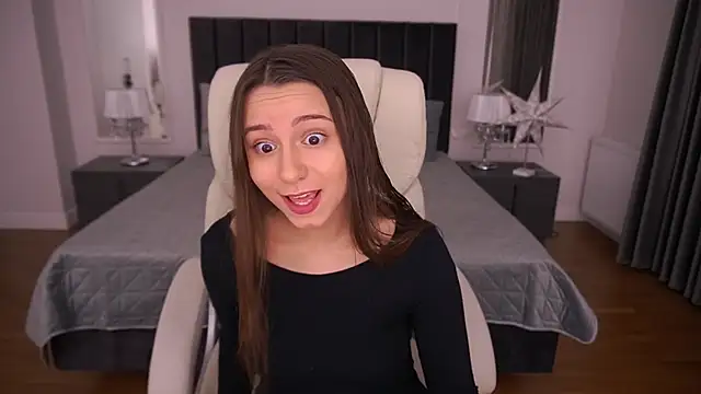 TinyNatalie online show from 12-15-25, 02:38