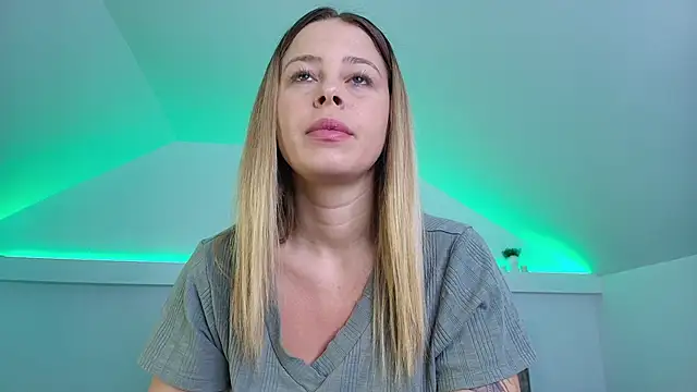 Snapshot of KateAllyaa chatting on 12-14-25, 02:50 KateAllyaa online show from 12-14-25, 02:50