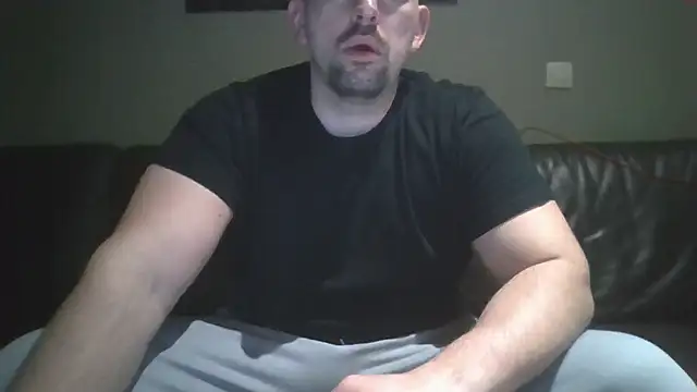 Snapshot of DeeLouLou chatting on 11-30-25, 05:44 DeeLouLou online show from 11-30-25, 05:44