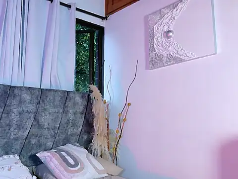 MiaBlumm  online show from 12-20-25, 11:28