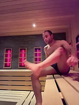 Snapshot of klkmam chatting on 12-21-25, 08:21 klkmam online show from 12-21-25, 08:21