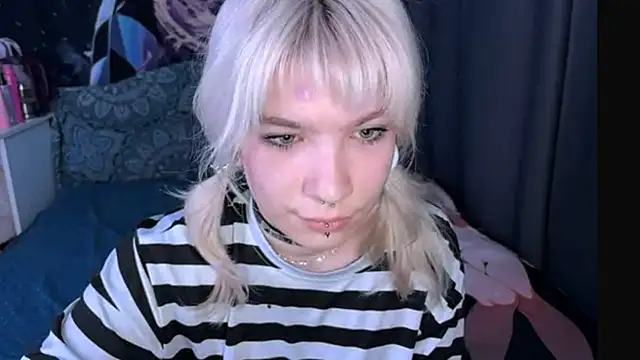 Snapshot of LolaDollyMur chatting on 12-14-25, 07:51 LolaDollyMur online show from 12-14-25, 07:51