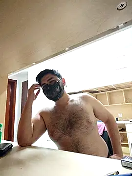 Snapshot of Koma001 chatting on 11-23-25, 05:57 Koma001 online show from 11-23-25, 05:57