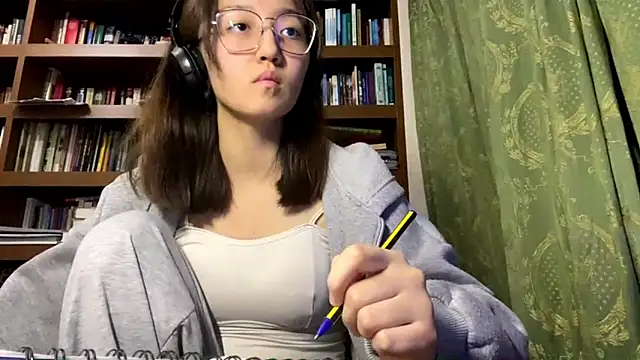 LinaClous online show from 12-16-25, 03:39