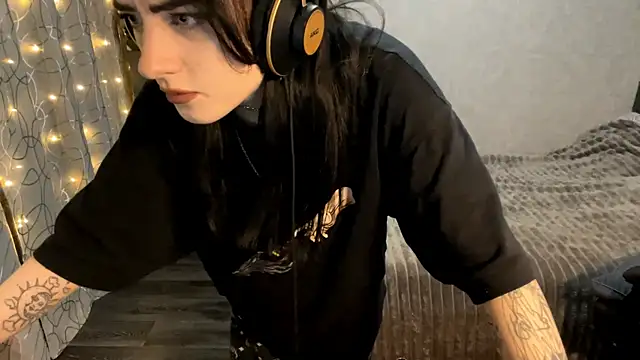 Meowluly online show from 12-17-25, 08:48