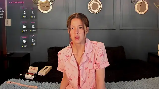 Snapshot of Skyy_bloom chatting on 12-04-25, 11:52 Skyy bloom online show from 12-04-25, 11:52