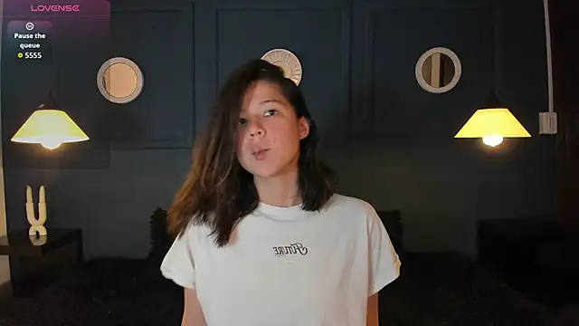 Snapshot of Skyy_bloom chatting on 03-11-26, 01:39 Skyy bloom online show from 03-11-26, 01:39