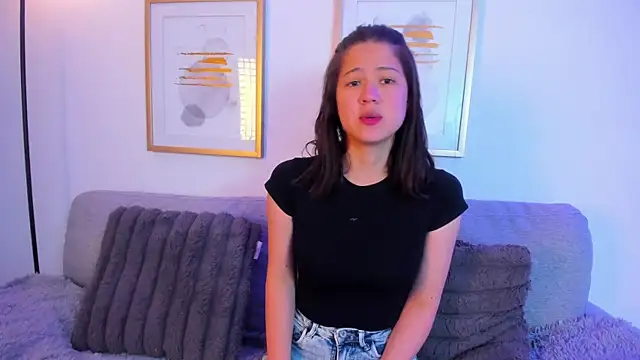 Snapshot of Skyy_bloom chatting on 03-20-26, 12:43 Skyy bloom online show from 03-20-26, 12:43