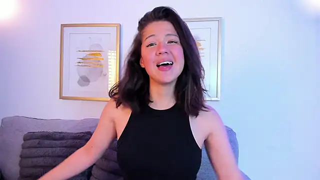 Snapshot of Skyy_bloom chatting on 03-23-26, 04:00 Skyy bloom online show from 03-23-26, 04:00