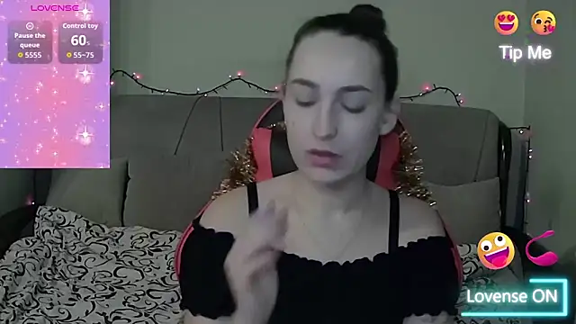 Snapshot of Star_Kate chatting on 12-17-25, 05:19 Star Kate online show from 12-17-25, 05:19