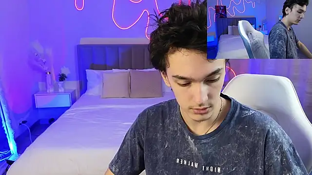 Snapshot of MoonlinSkinn chatting on 02-14-26, 01:02 MoonlinSkinn online show from 02-14-26, 01:02