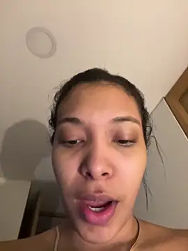 KarolRojas 22 online show from 06-10-26, 07:07