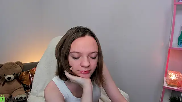 Olivia Riesz online show from 12-17-25, 01:11