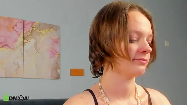 Olivia Riesz online show from 05-07-26, 01:33