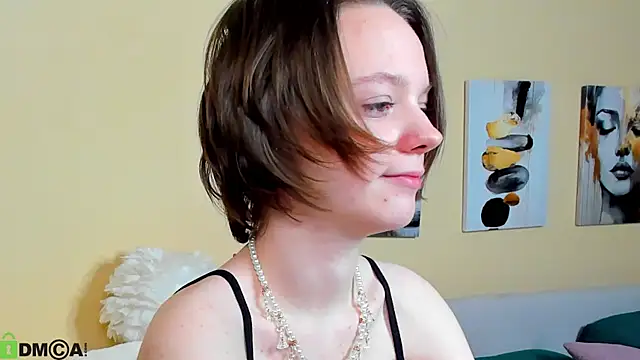 Olivia Riesz online show from 05-10-26, 12:49