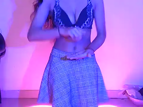 cute mahira online show from 12-18-25, 02:34