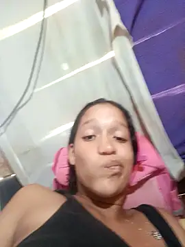 Snapshot of rachelbunny_and_kevin chatting on 12-04-25, 05:32 rachelbunny and kevin online show from 12-04-25, 05:32