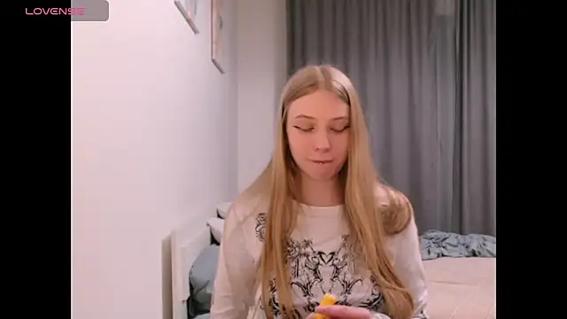  Milana Sparkl75  online show from 12-03-25, 01:35