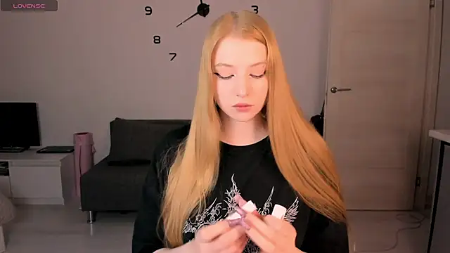  Milana Sparkl75  online show from 05-11-26, 08:50
