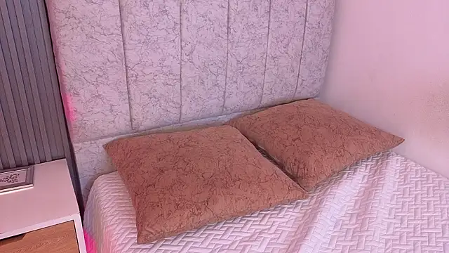 Snapshot of Kattie_sweet1 chatting on 02-20-26, 01:11 Kattie sweet1 online show from 02-20-26, 01:11