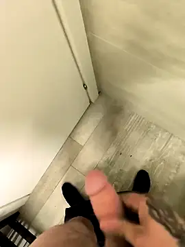 Snapshot of Razvan696969 chatting on 02-16-26, 07:21 Razvan696969 online show from 02-16-26, 07:21