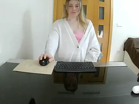 Adelyxveex online show from 12-17-25, 09:59