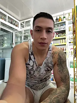 Snapshot of OliverWest04 chatting on 05-20-26, 05:41 OliverWest04 online show from 05-20-26, 05:41
