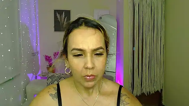 Aunty milf online show from 06-30-26, 06:42