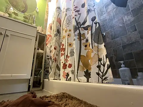 Snapshot of xxxenzo1 chatting on 03-11-25, 05:24 xxxenzo1 online show from 03-11-25, 05:24