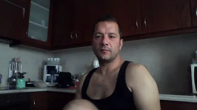 Snapshot of Billakos chatting on 05-13-26, 07:39 Billakos online show from 05-13-26, 07:39