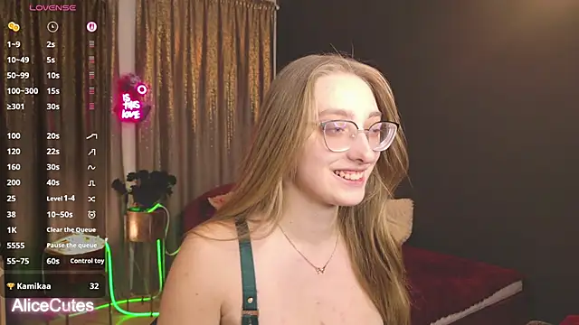 AliceCutes online show from 02-10-26, 12:31