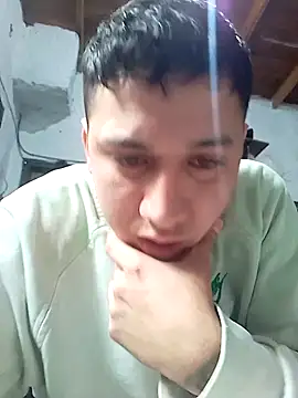 Snapshot of Alvarezz0202 chatting on 06-01-26, 03:58 Alvarezz0202 online show from 06-01-26, 03:58