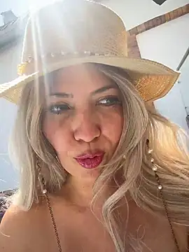 IsaSantoDomingo online show from 12-01-25, 02:44