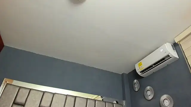 IsaSantoDomingo online show from 12-13-25, 11:54